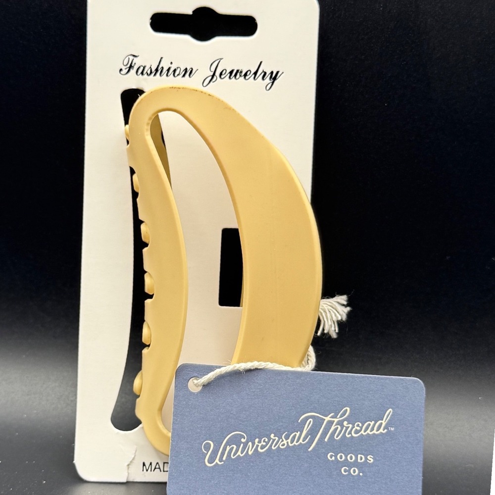 Universal Thread Matte Tan Half Moon Hair‎ Claw Clip Neutral Beige NWT